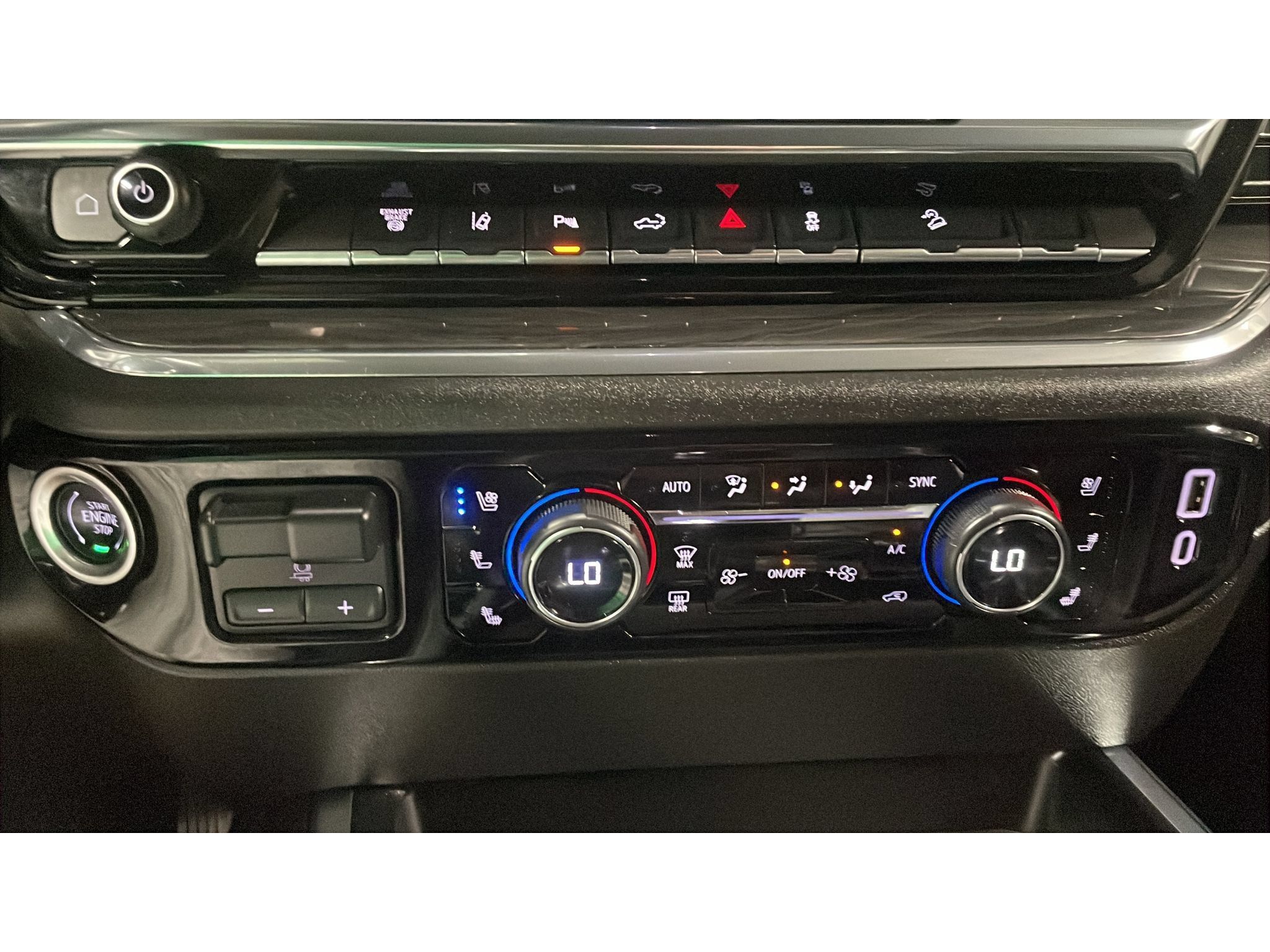 Used 2024 Chevrolet Silverado 2500 LTZ w/ LTZ Convenience Package AWD/4WD image 14