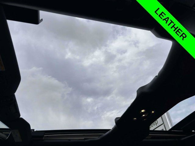 Used 2022 Jeep Wrangler Unlimited Rubicon 4xe w/ Cold Weather Group AWD/4WD image 8