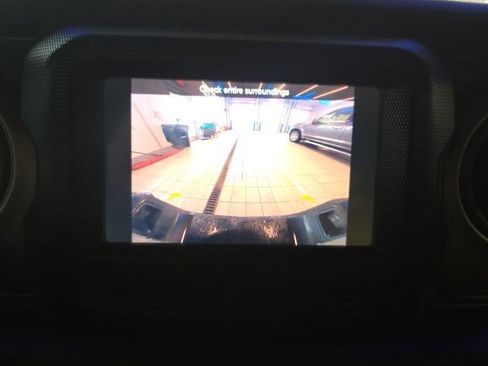 Used 2021 Jeep Gladiator Willys image 27