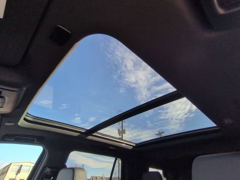 Certified 2024 Chevrolet Tahoe Z71 w/ Luxury Package image 17