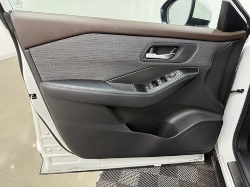 Used 2023 Nissan Rogue SV image 10