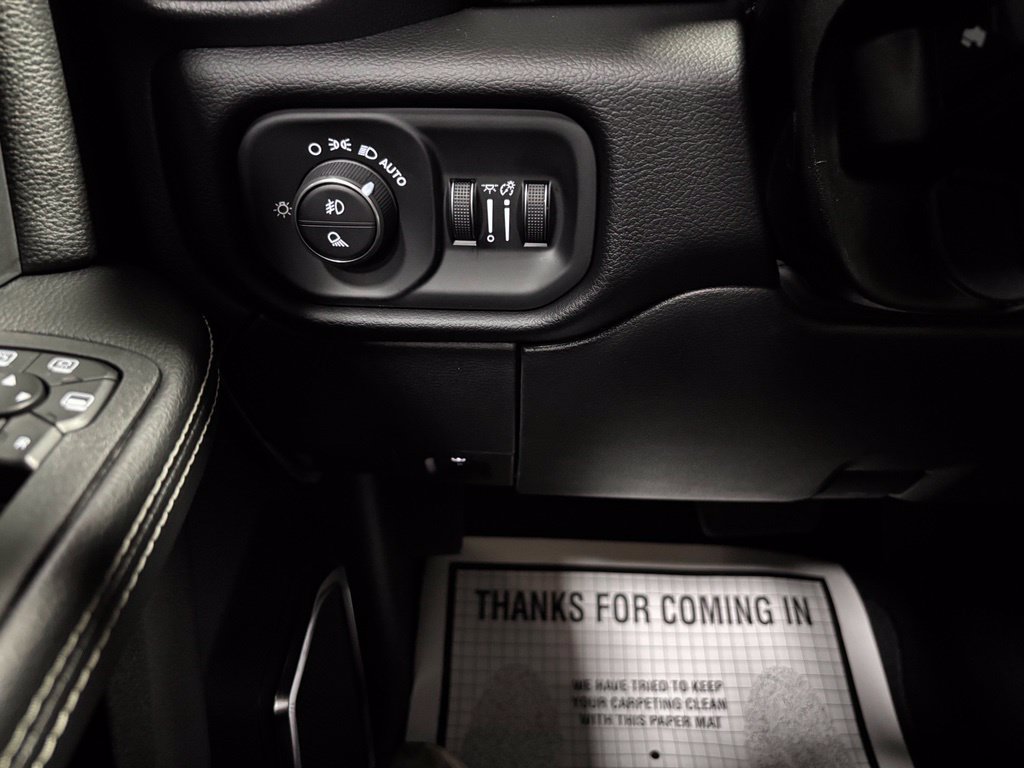Used 2026 RAM 2500 Laramie AWD/4WD image 17