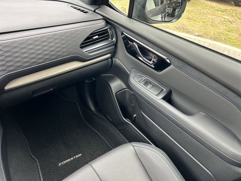Certified 2025 Subaru Forester Limited image 17