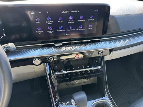 Used 2023 Kia Carnival SX Prestige image 25