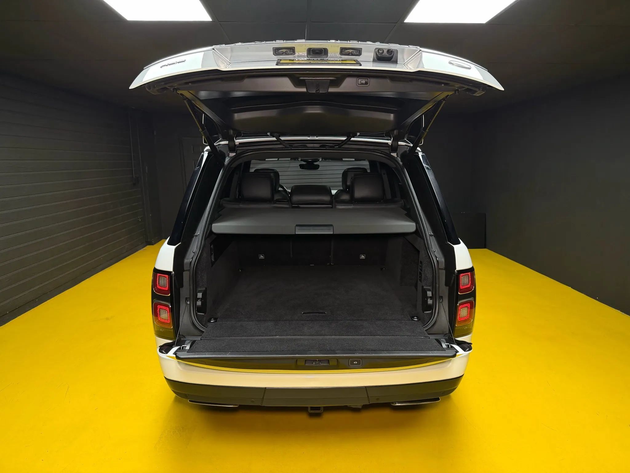 Used 2018 Land Rover Range Rover HSE AWD/4WD image 12