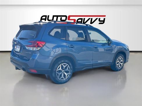 Used 2024 Subaru Forester Premium image 7