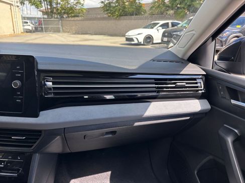 Used 2025 Volkswagen Jetta SE image 35