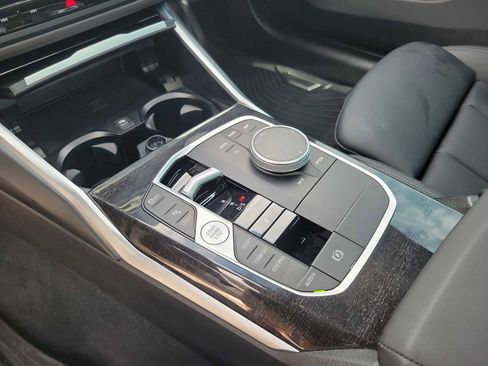 Used 2024 BMW 330i Sedan w/ Convenience Package image 17