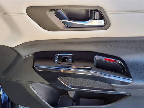 Used 2022 Nissan Pathfinder SV image 27