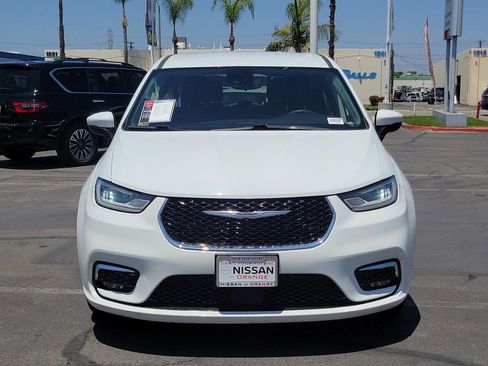 Used 2023 Chrysler Pacifica Touring-L FWD image 32