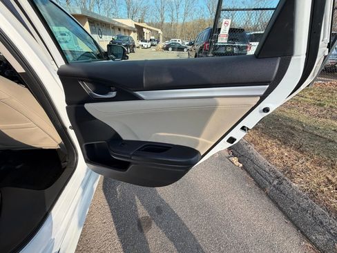 Used 2016 Honda Civic Touring image 17