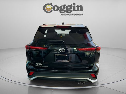 Used 2023 Toyota Highlander XSE FWD image 3