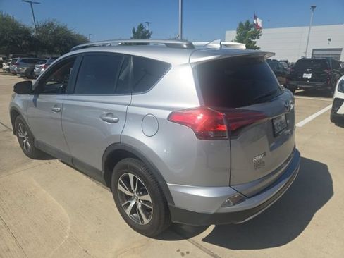 Used 2018 Toyota RAV4 XLE FWD image 4