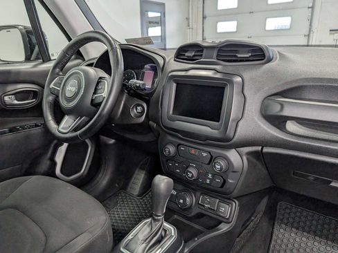 Used 2019 Jeep Renegade Latitude w/ Cold Weather Group AWD/4WD image 44