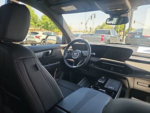 Certified 2025 Buick Enclave Preferred FWD image 29