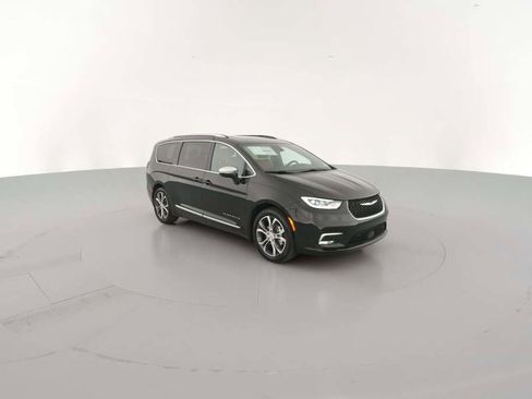 New 2026 Chrysler Pacifica Pinnacle image 16