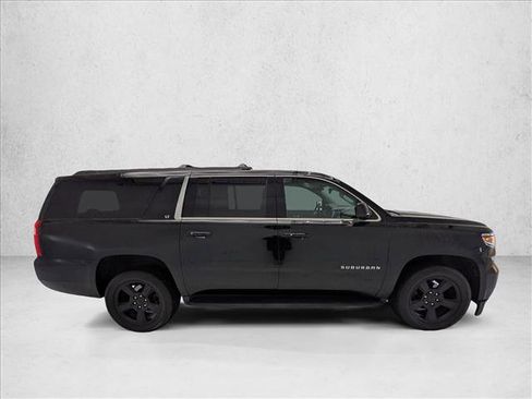 Used 2020 Chevrolet Suburban LT w/ Luxury Package image 4