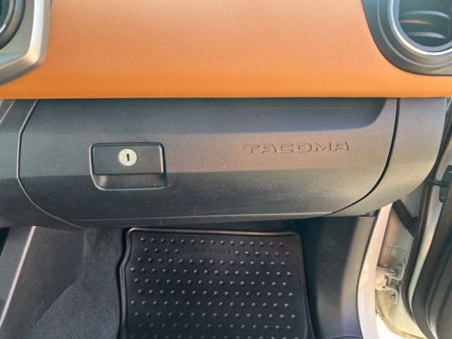 Used 2016 Toyota Tacoma SR5 AWD/4WD image 30
