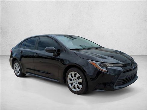Certified 2023 Toyota Corolla LE FWD image 3