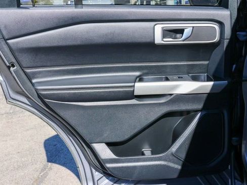 Used 2022 Ford Explorer XLT RWD image 12