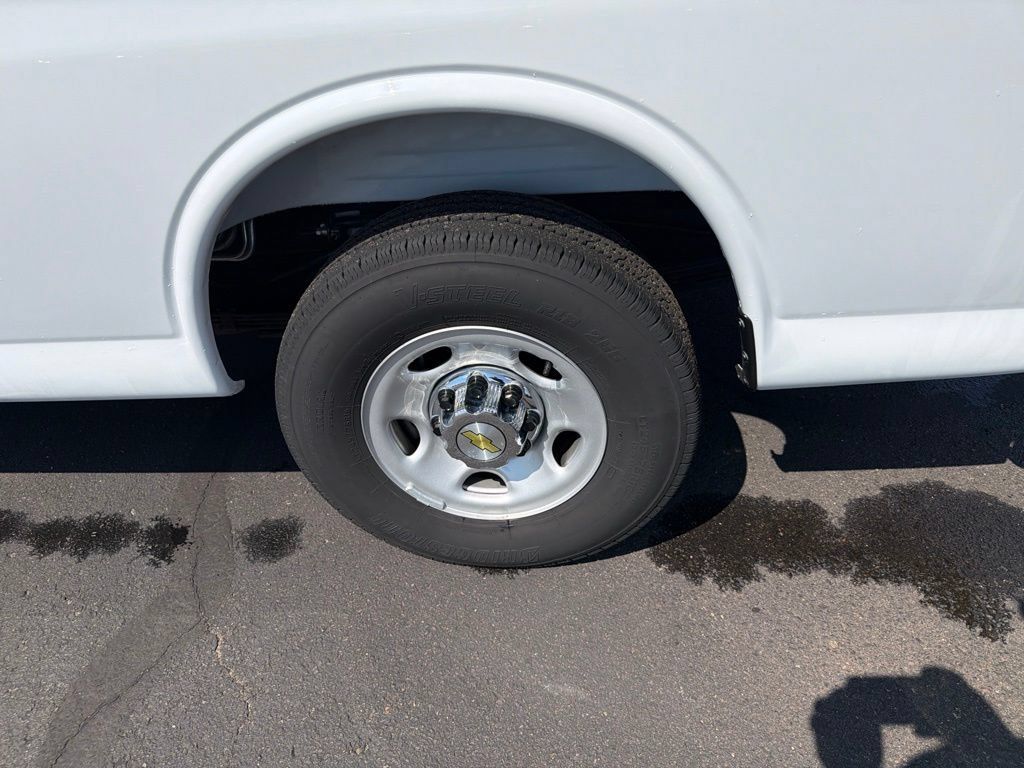 Used 2025 Chevrolet Express 3500 LT w/ LT Preferred Equipment Group RWD image 27