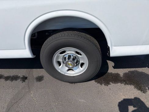 Used 2025 Chevrolet Express 3500 LT w/ LT Preferred Equipment Group RWD image 27