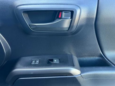 Used 2021 Toyota Tacoma TRD Off-Road AWD/4WD image 19