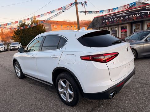 Used 2019 Alfa Romeo Stelvio AWD image 4