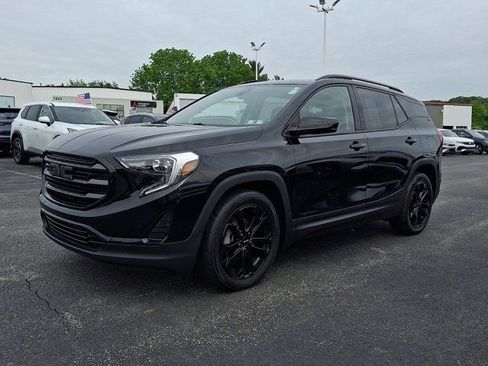 Used 2020 GMC Terrain SLE w/ Driver Convenience Package FWD image 3