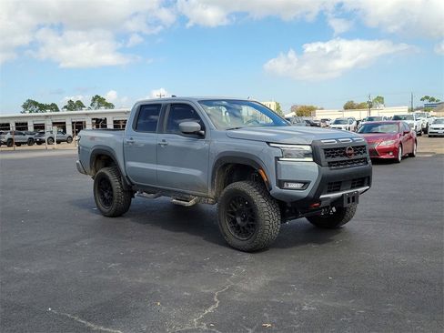 Used 2025 Nissan Frontier PRO-4X image 19