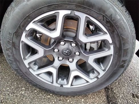 Used 2025 RAM 1500 Laramie image 15