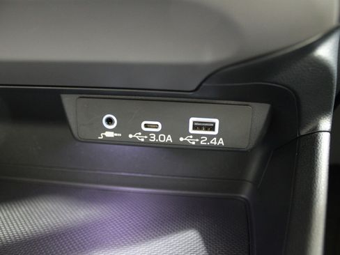 Used 2025 Subaru Crosstrek 2.0i Premium image 19