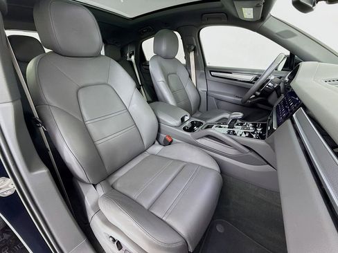 Certified 2023 Porsche Cayenne Platinum Edition AWD/4WD image 30