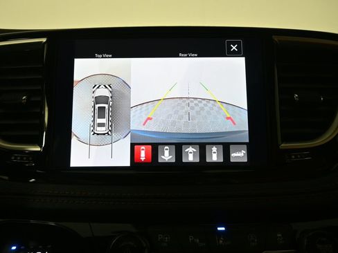 Used 2025 Chrysler Pacifica Pinnacle w/ Trailer Tow Group FWD image 30