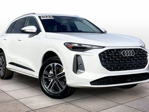 Used 2025 Audi Q5 Premium w/ Convenience Package AWD/4WD image 2