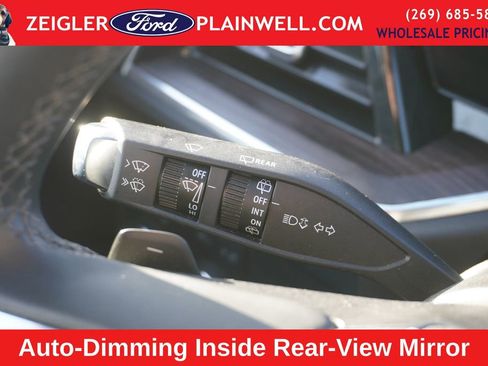 Used 2025 Chevrolet Suburban Z71 image 30