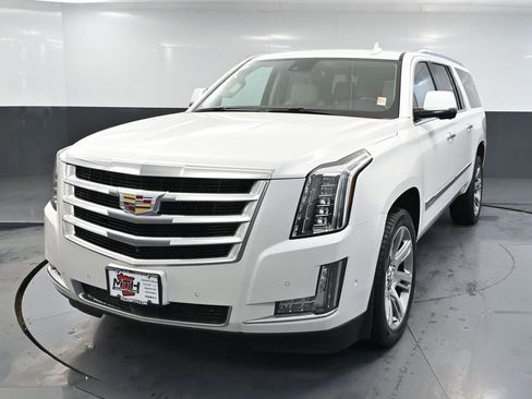 Used 2020 Cadillac Escalade ESV Premium Luxury image 13