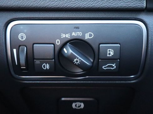 Used 2016 Volvo V60 T5 Cross Country Platinum image 29