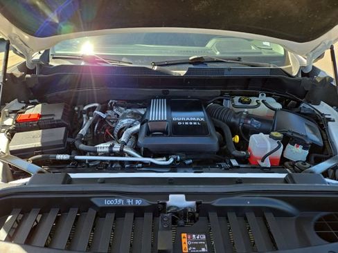 Used 2024 Chevrolet Silverado 1500 LTZ w/ LTZ Convenience Package II AWD/4WD image 38