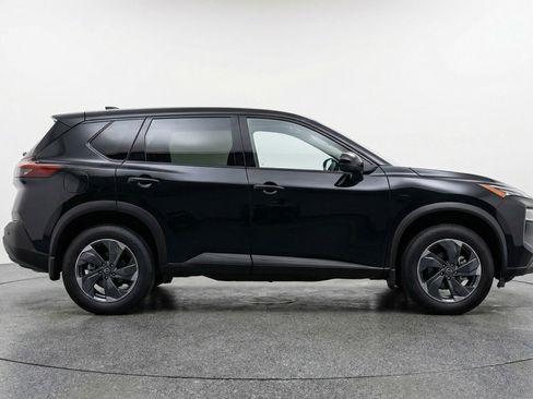 Used 2025 Nissan Rogue SV image 9