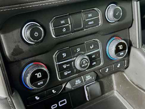 Used 2024 Chevrolet Suburban LT image 23