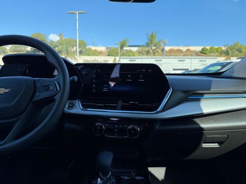 Used 2025 Chevrolet Trax LT image 18