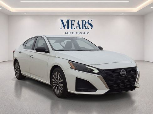Used 2025 Nissan Altima 2.5 SV FWD image 7