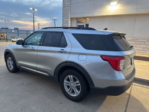 Used 2023 Ford Explorer XLT image 6
