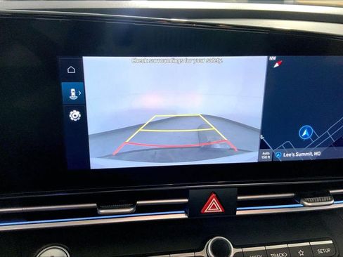 Used 2025 Hyundai Elantra Limited FWD image 21