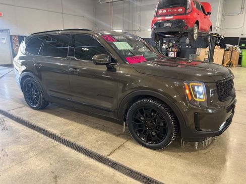 Used 2021 Kia Telluride SX w/ SX Prestige Package image 3