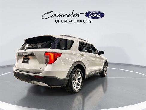 Used 2022 Ford Explorer XLT w/ Equipment Group 202A image 8