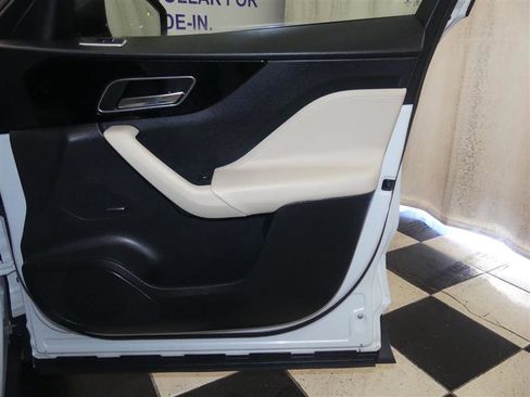 Used 2020 Jaguar F-PACE Premium image 26