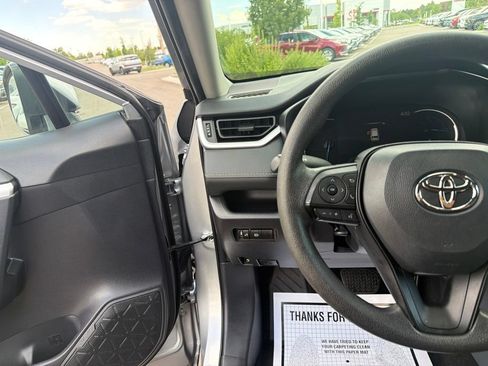 Used 2025 Toyota RAV4 XLE AWD/4WD image 26