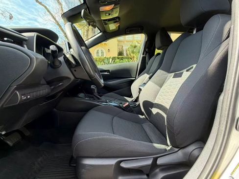 Used 2022 Toyota Corolla SE w/ SE Preferred Package image 9